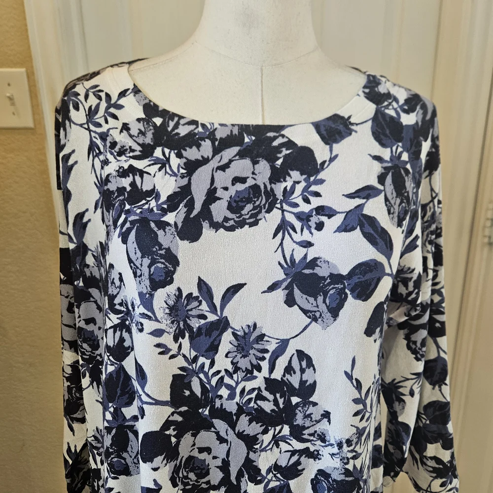 NWT Nally & Millie Floral Knit Top – Size Small NWT - Picture 3 of 12
